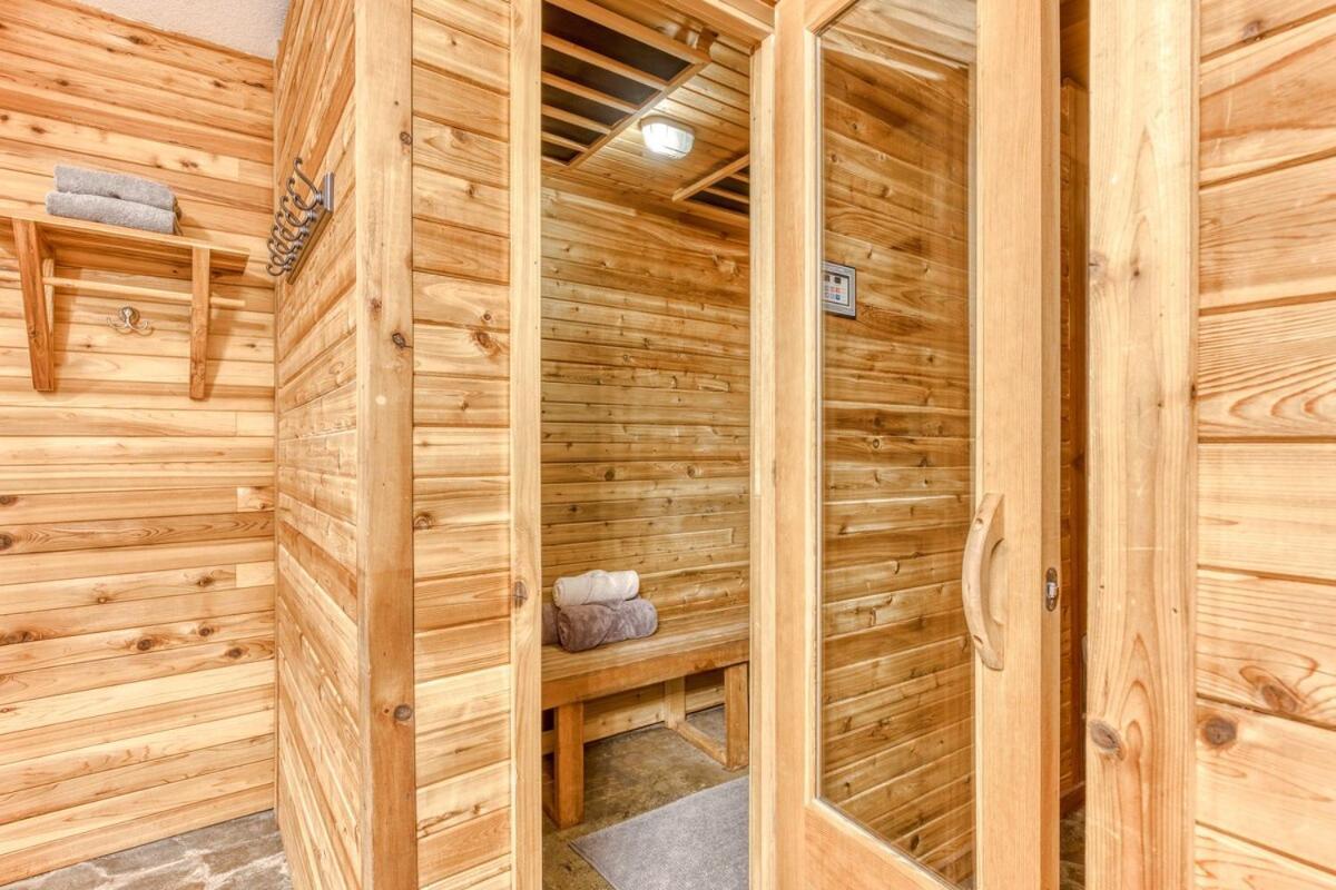 Great Blue Lodge - Spacious Ski Lodge, Hot Tub, Sauna, Game Room & More Government Camp Exteriör bild