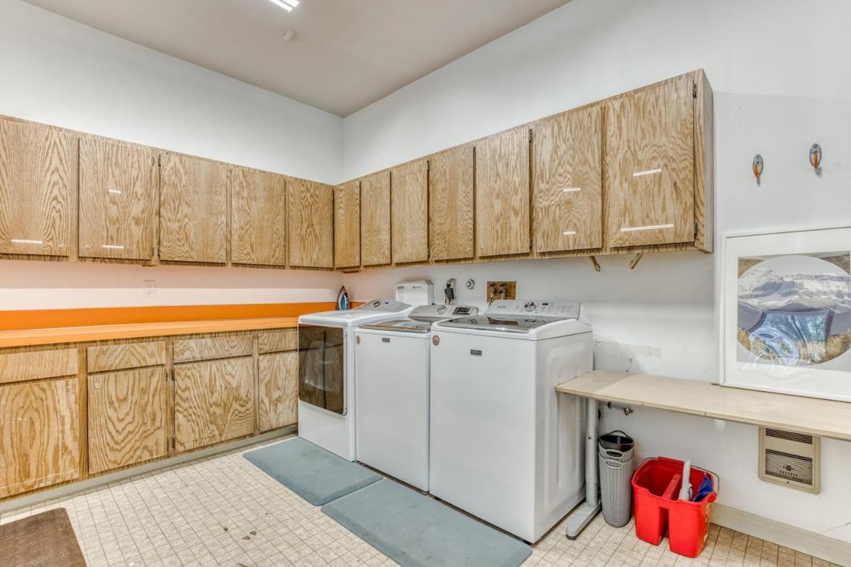 Great Blue Lodge - Spacious Ski Lodge, Hot Tub, Sauna, Game Room & More Government Camp Exteriör bild