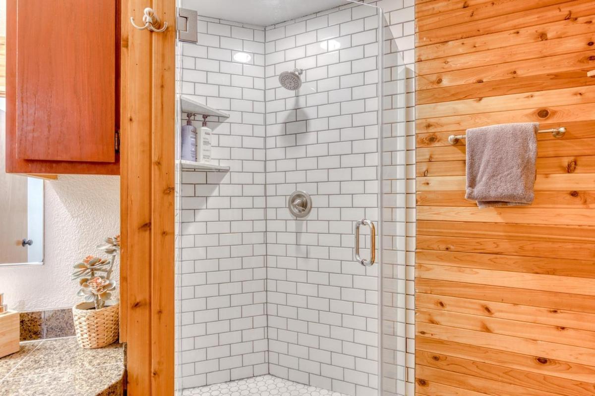 Great Blue Lodge - Spacious Ski Lodge, Hot Tub, Sauna, Game Room & More Government Camp Exteriör bild